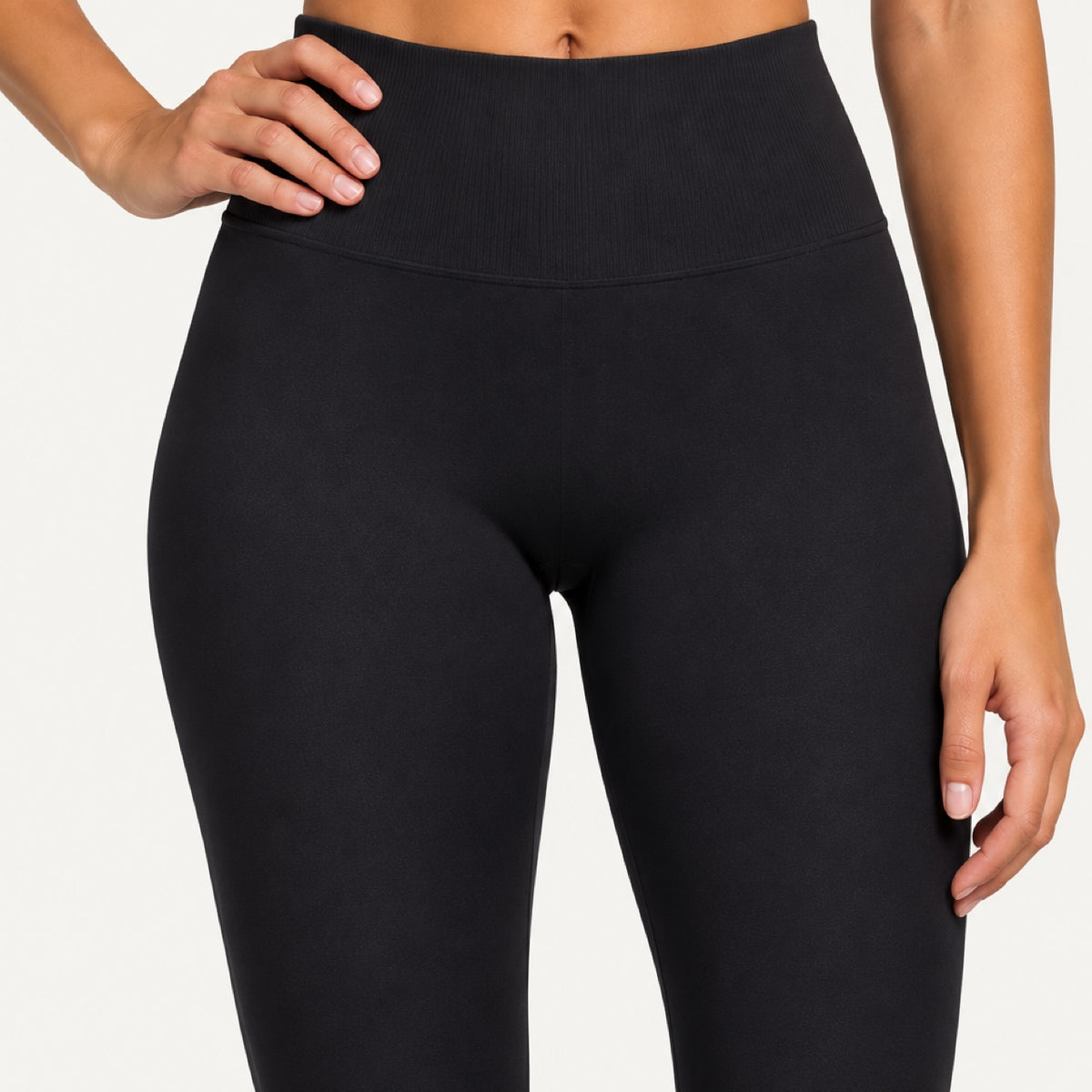 High-Waisted Fitted Leggings - detail