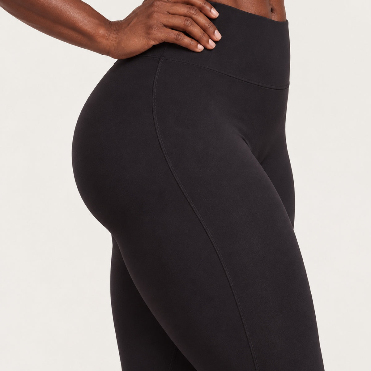 High-Waisted Leggings with Curved Side Seams - detail