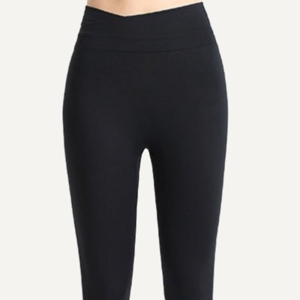 High-Waisted Leggings with V-Shaped Waistband - detail
