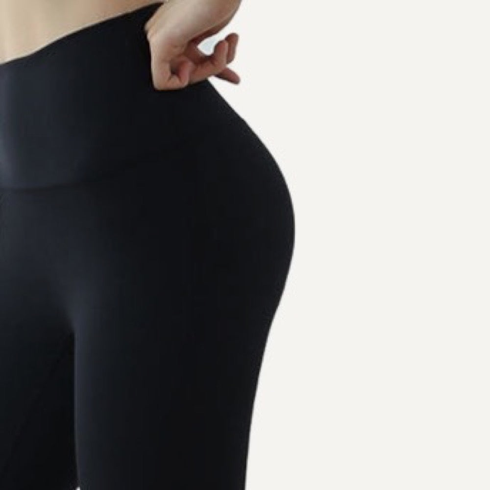 High-Waisted Leggings with Contoured Seams - detail