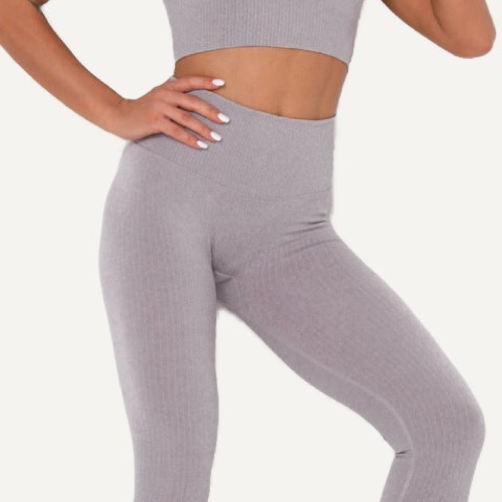 Workout Set with Square-Neck Crop Tank and Leggings - detail
