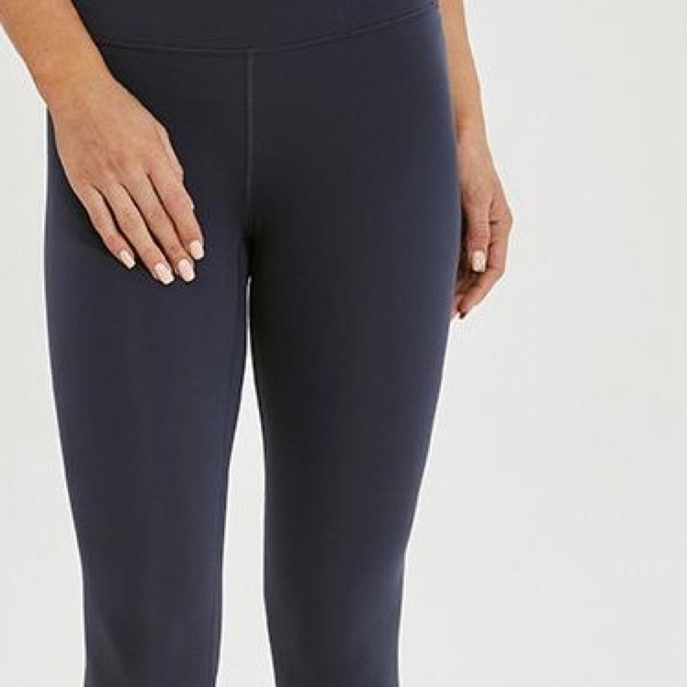 High-Waisted Leggings with Contrast Side Seams - detail