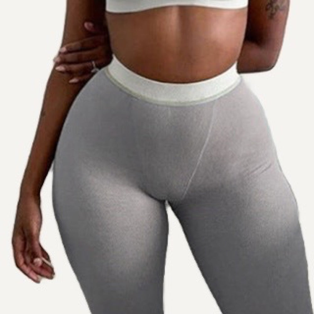 Deep V-Neck Bra and Contrast-Waist Leggings Set - detail