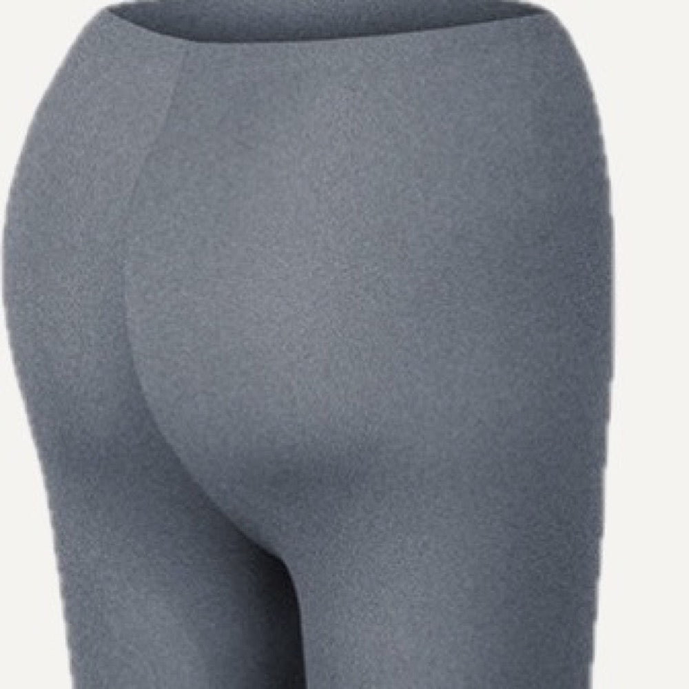 High-Waisted Fitted Bike Shorts - detail