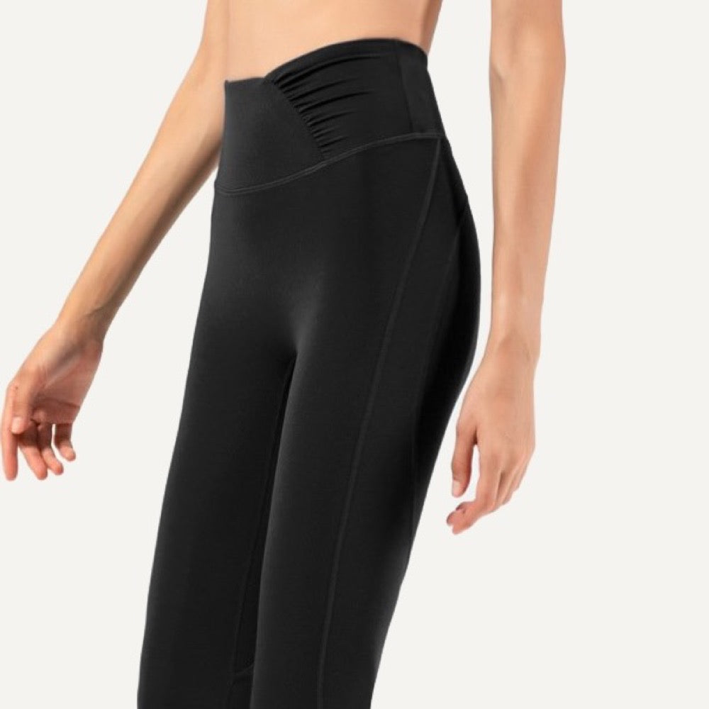 High-Waisted Leggings with Angled Waistband - detail